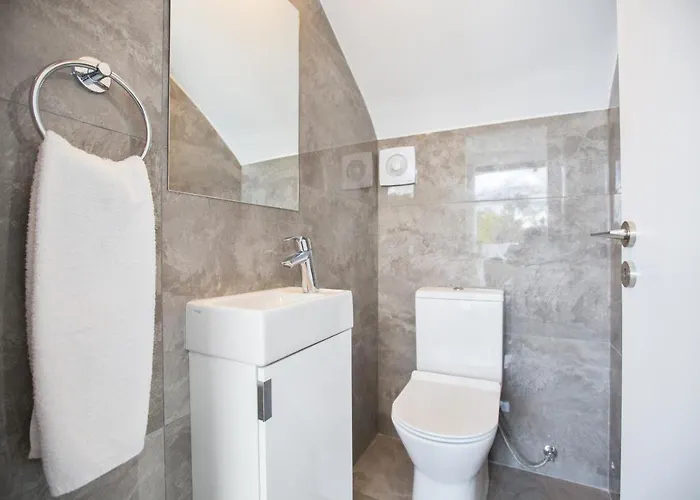 Olivine Pearl Protaras